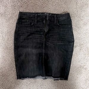 Universal thread distressed black jean skirt